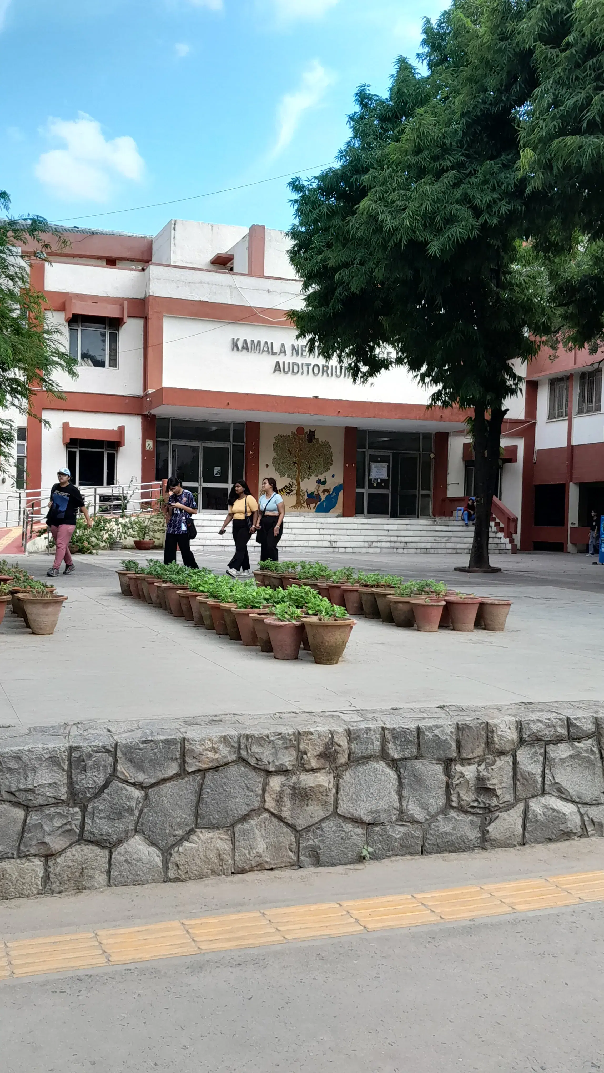 Kamala Nehru College Campus photo 1